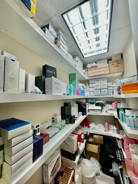 More Photos Of 12440 Emily Ct, Sugar Land Medical For Lease