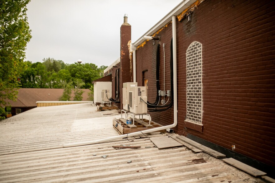 More Photos Of 201 N Main St, Elkader Flex For Sale