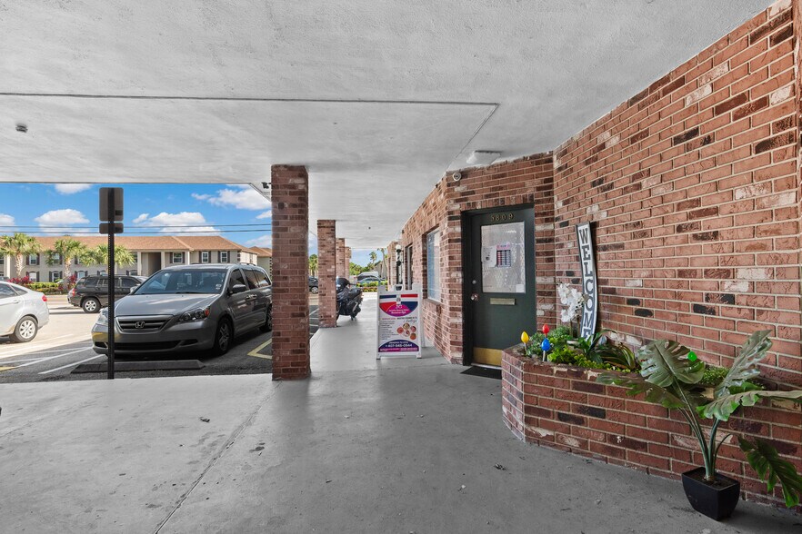 More Photos Of 5801-5841 Dahlia Dr, Orlando Office For Sale
