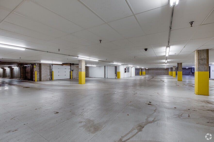 More Photos Of 1903-1907 E Wayzata Blvd, Wayzata Unknown For Lease