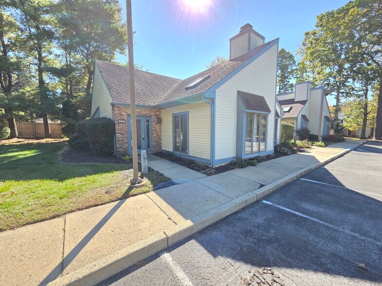 More Photos Of 146 Lakeview Dr S, Gibbsboro Medical For Sale
