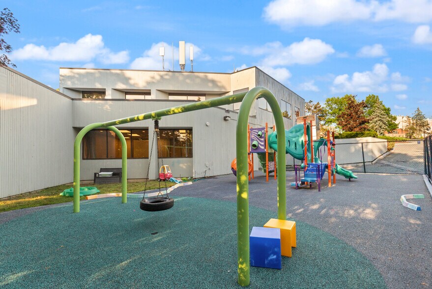 More Photos Of 55 Tozer Rd, Beverly Office For Lease