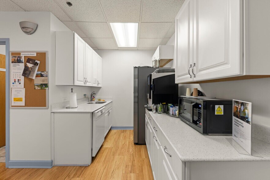 More Photos Of 1N131 County Farm Rd, Winfield Office Residential For Sale