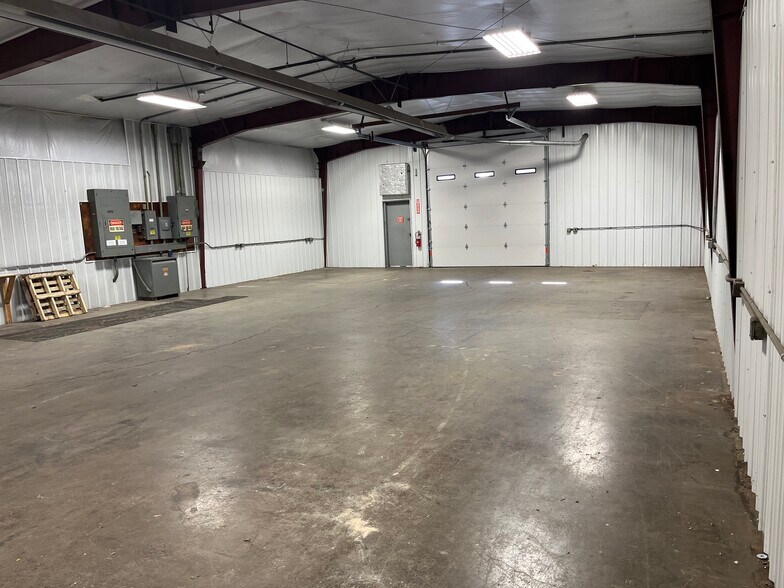 More Photos Of 908 E North St, Salina Warehouse For Lease