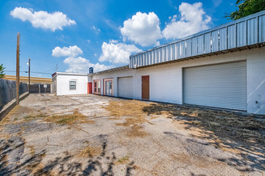 More Photos Of 2616 SW Loop 410, San Antonio Showroom For Sale
