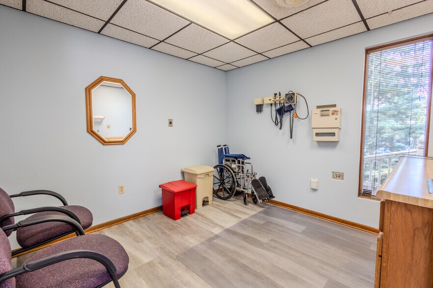 More Photos Of 310 Mulberry St, Scottdale Medical For Lease