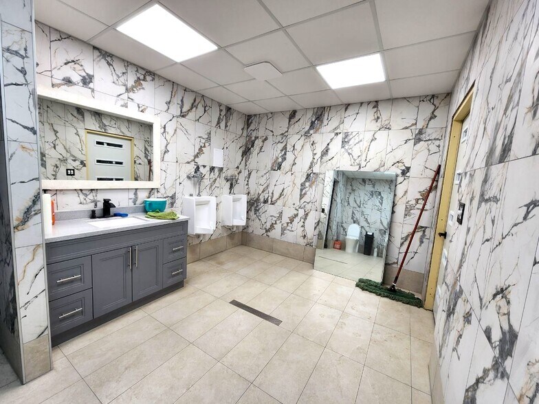 More Photos Of 7511 Leavenworth Rd, Kansas City Auto Repair For Sale