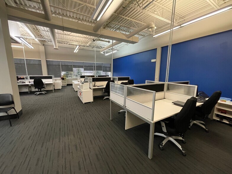More Photos Of 219 Labrador Dr, Waterloo Office For Lease