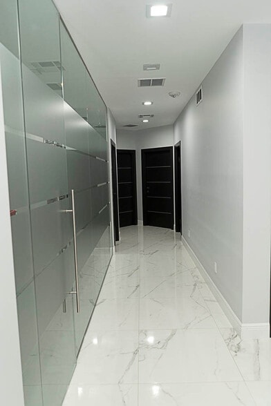 More Photos Of 3333 W Commercial Blvd, Fort Lauderdale Medical For Sale