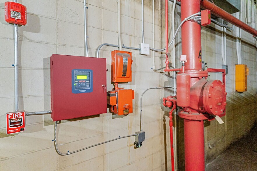 More Photos Of 204 Red Rd, McMinnville Warehouse For Sale