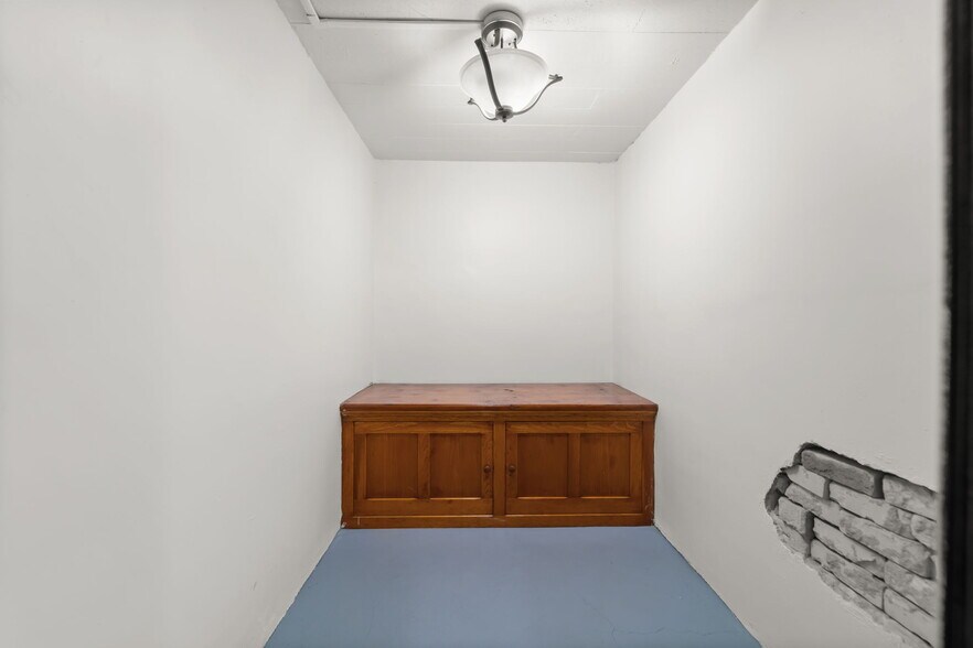 More Photos Of 102 Crosby St, Tekoa Flex For Sale