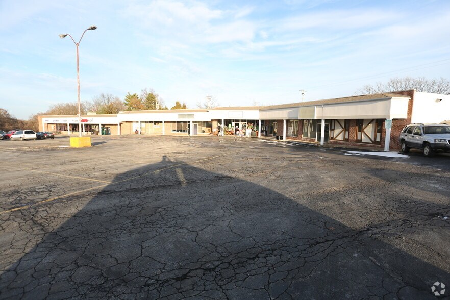 More Photos Of 1-12 Meramec Heights Shopping Ctr, Arnold Freestanding For Lease