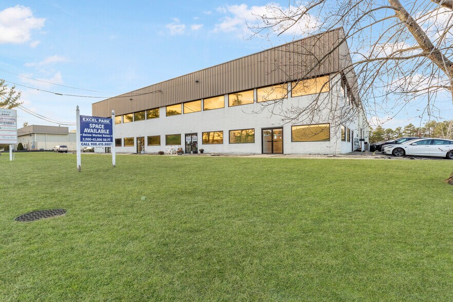 More Photos Of 1970 Swarthmore Ave, Lakewood Warehouse For Lease