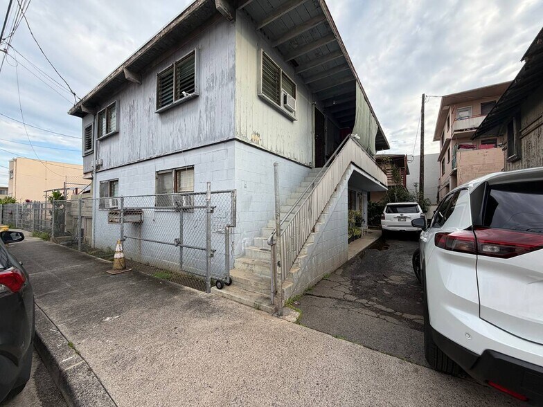 Primary Photo Of 1649 Democrat St, Honolulu Apartments For Sale
