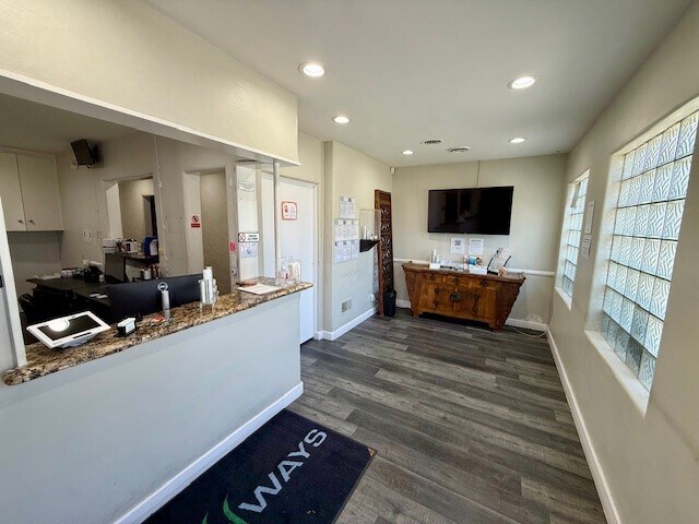 More Photos Of 10730 Riverside Dr, Toluca Lake Medical For Sale