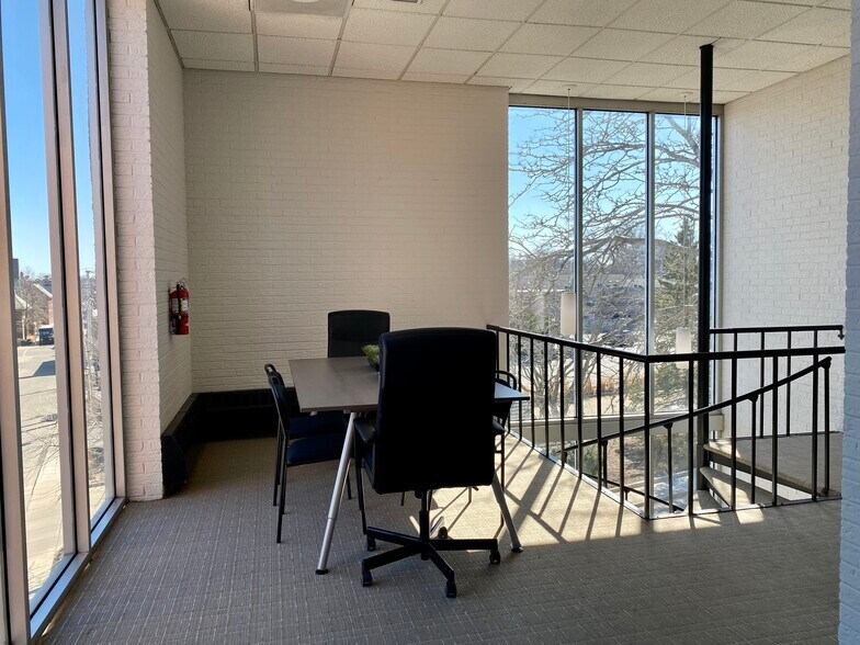 More Photos Of 222 E Wisconsin Ave, Lake Forest Office For Lease
