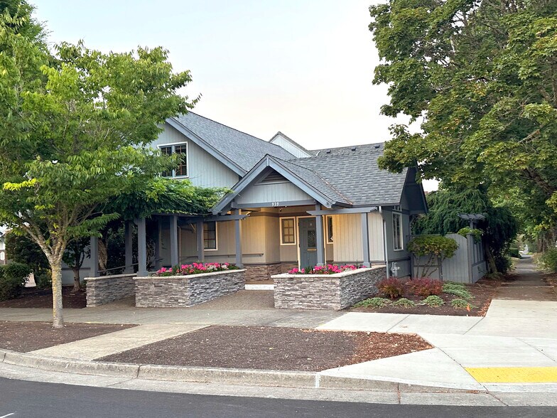 Primary Photo Of 939 Elm St SW, Albany Office For Sale