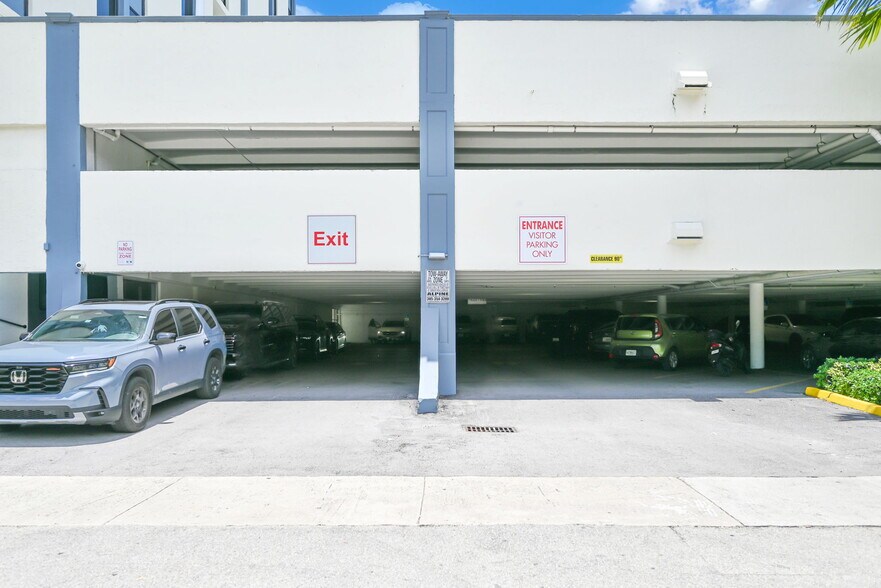 More Photos Of 12550 Biscayne Blvd, North Miami Medical For Lease
