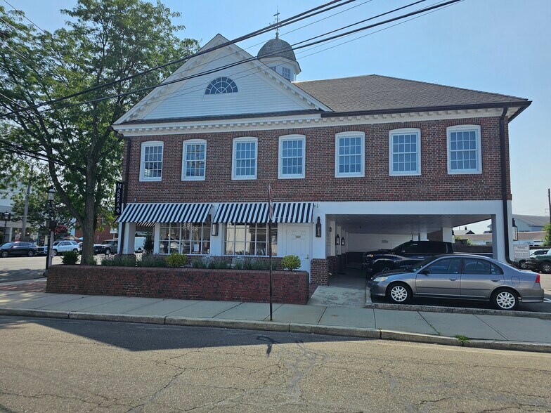 More Photos Of 1552 Post Rd, Fairfield Freestanding For Lease