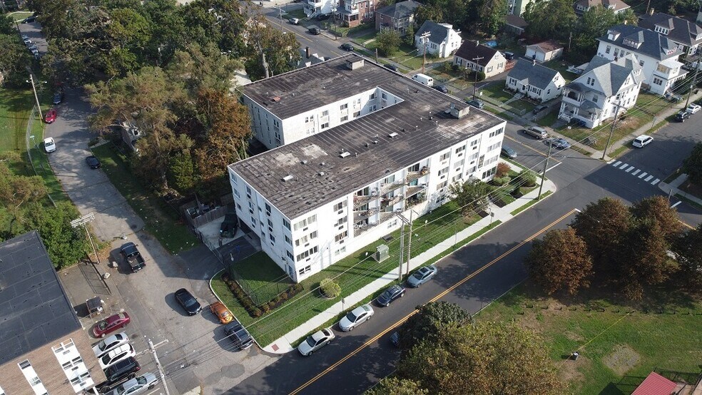 More Photos Of 223 Iranistan Ave, Bridgeport Apartments For Sale