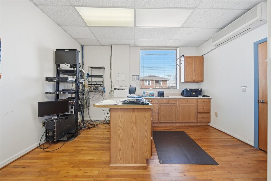 More Photos Of 729 1st Ave SW, Hickory Office For Sale