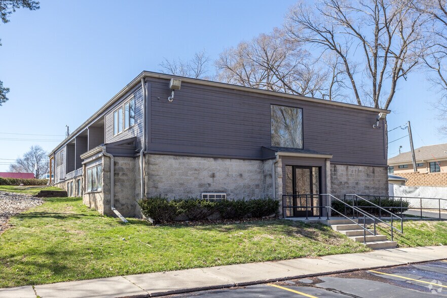 More Photos Of 5001 SW 9th St, Des Moines Office For Lease