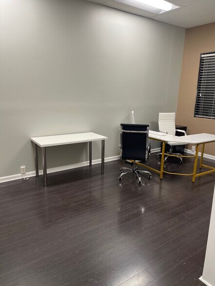 More Photos Of 13313-13321 Ventura Blvd, Sherman Oaks Office For Lease