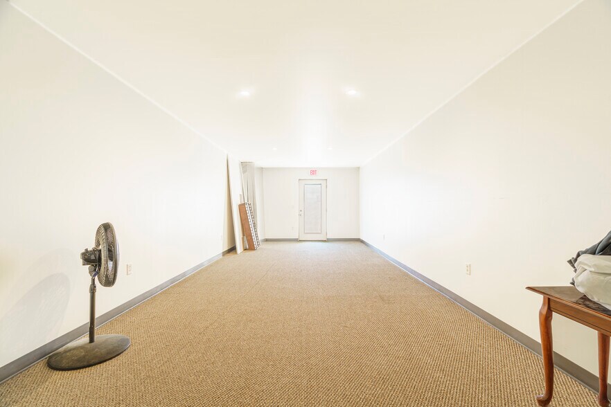 More Photos Of 306 N Choctaw Ave, El Reno Manufacturing For Sale