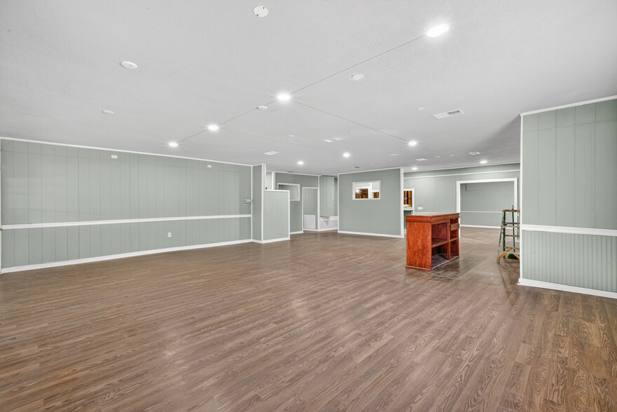 More Photos Of 1311 Highway 180 W, Mineral Wells Flex For Sale