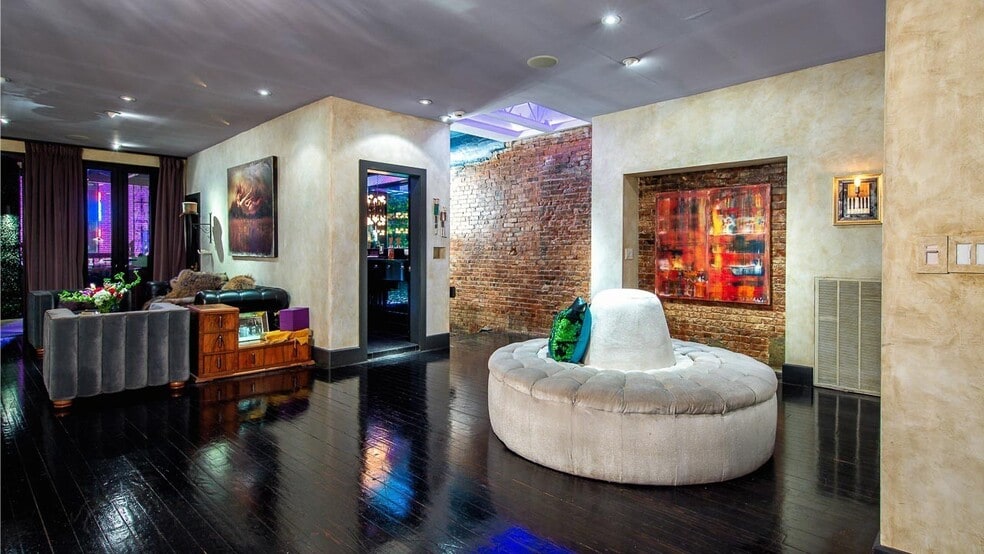 More Photos Of 213 Printers Aly, Nashville General Retail For Sale