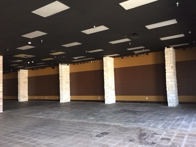 More Photos Of 2511-2617 W Loop 250 N, Midland Freestanding For Lease