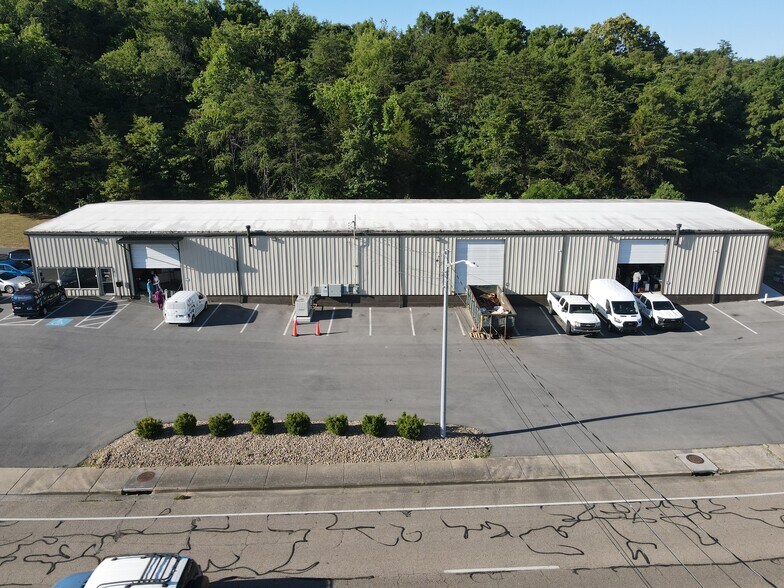 More Photos Of 3017 E Oakland Ave, Johnson City Showroom For Sale