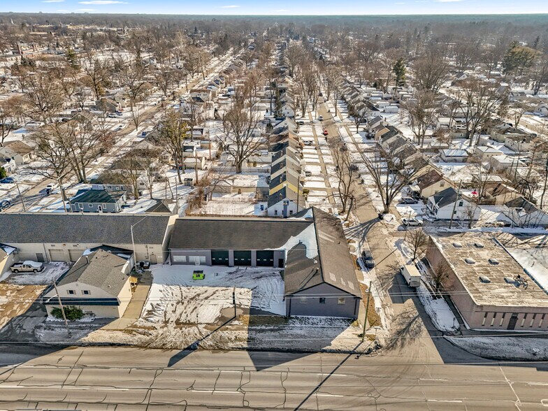 More Photos Of 26289 W Eight Mile Rd, Redford Township Manufacturing For Lease