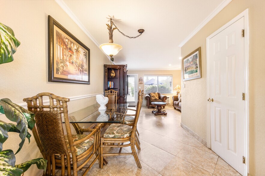More Photos Of 2648 NE 32nd St, Fort Lauderdale Hotel For Sale