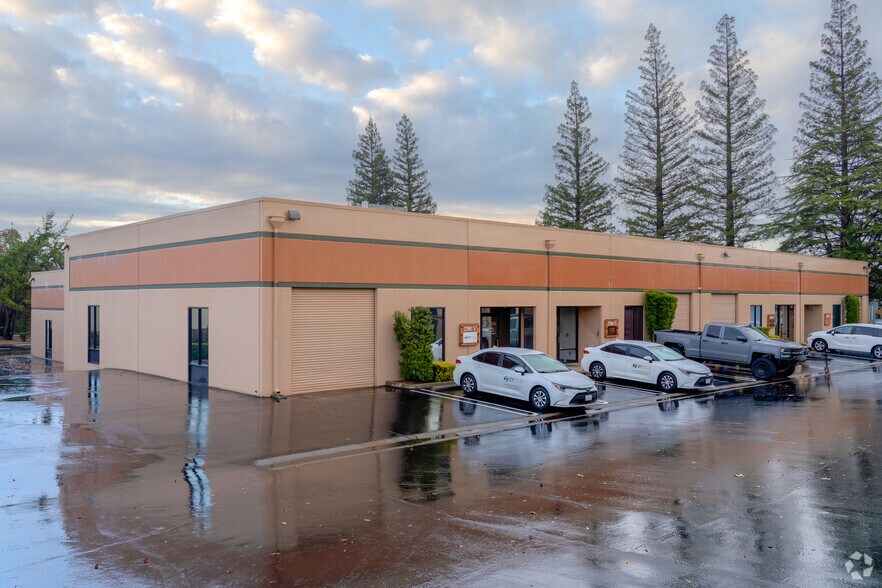 More Photos Of 1780 Vernon St, Roseville Showroom For Sale