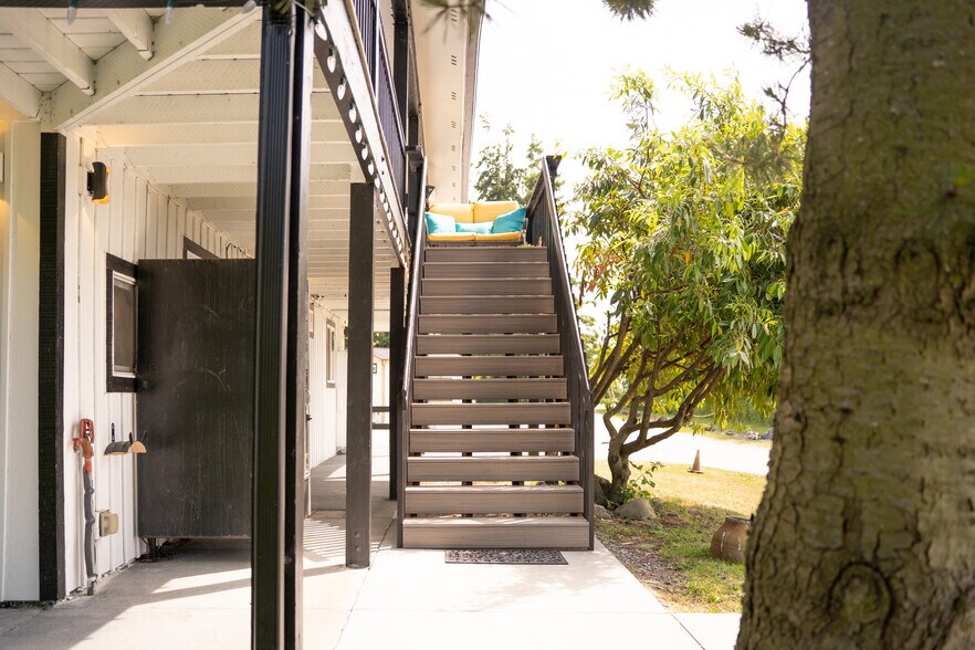 More Photos Of 14965 W Bow Hill Rd, Bow General Retail For Sale