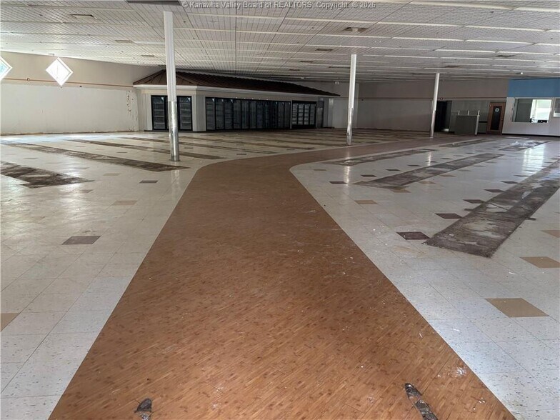 More Photos Of 173 Main St, Clay Drugstore For Lease