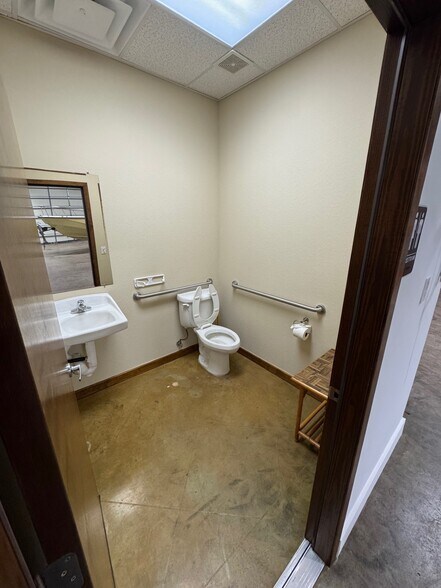 More Photos Of 371-1/2 Columbia Memorial Parkway, Kemah Unknown For Lease