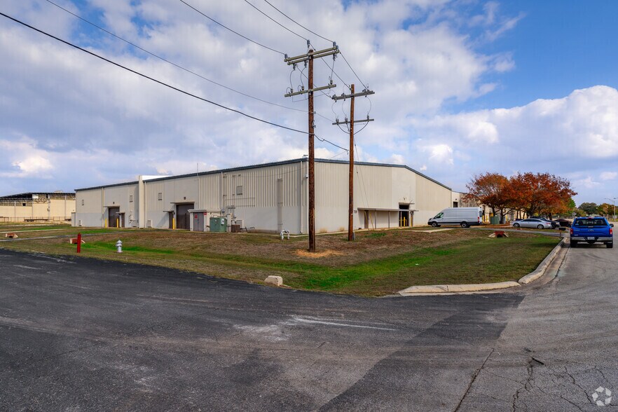 Primary Photo Of 709 Raymond Medina St, San Antonio Warehouse For Lease