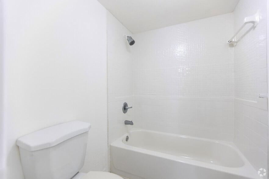 More Photos Of 750-770 NE 195th St, Miami Apartments For Sale
