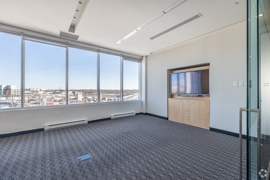 More Photos Of 2250 Boul Alfred-Nobel, Montréal Office For Lease
