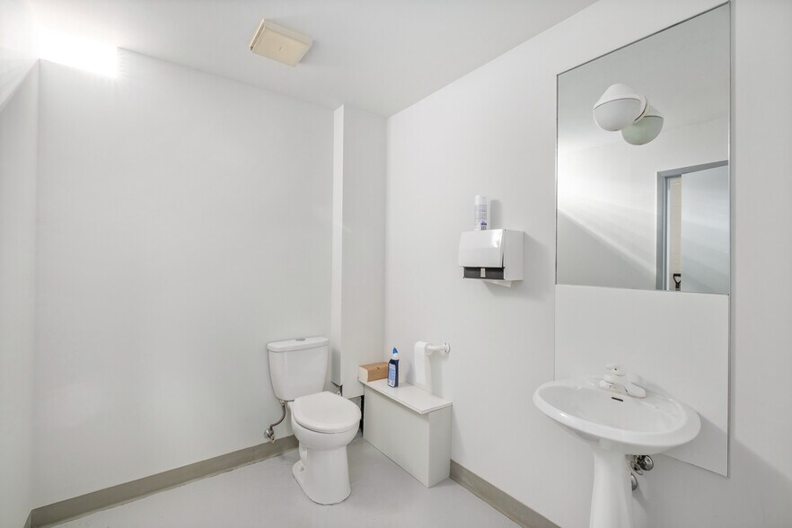 More Photos Of 2225 15th St SE, Calgary Warehouse For Sale