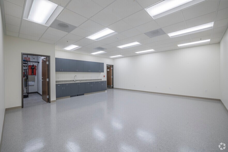 More Photos Of 2380 Williams St, San Leandro Warehouse For Lease