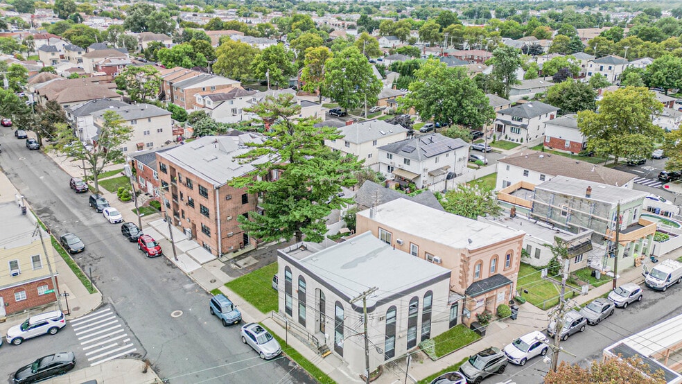 More Photos Of 90 Hancock St, Staten Island Office For Sale