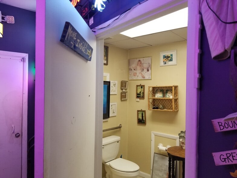 More Photos Of 905-909 Central Ave, Saint Petersburg Storefront For Lease