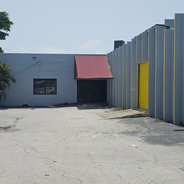 More Photos Of 3420 NW 7th St, Miami Light Distribution For Lease