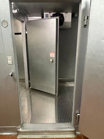 More Photos Of 310 E Grand Ave, El Segundo General Retail For Lease