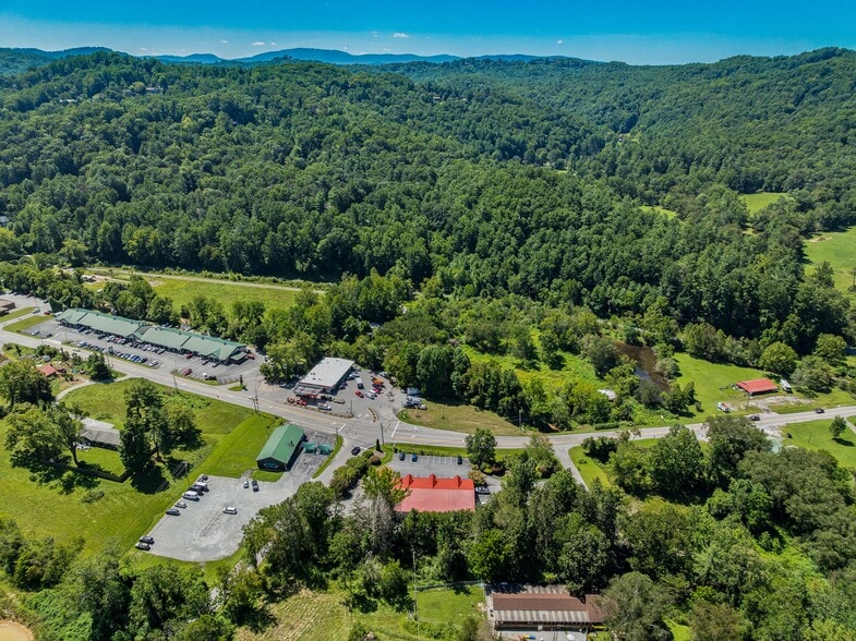 More Photos Of 271 Old Barn Rd, Hendersonville Medical For Sale