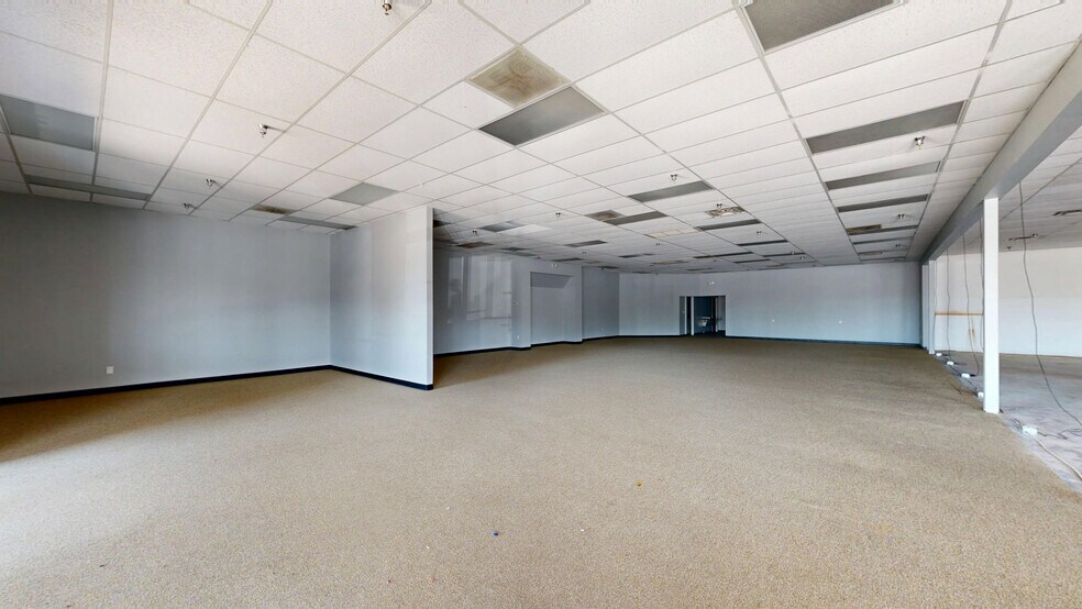 More Photos Of 2650-2702 E University Dr, Mesa Storefront For Lease