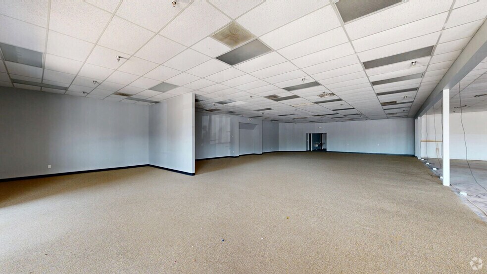More Photos Of 2650-2702 E University Dr, Mesa Storefront For Lease